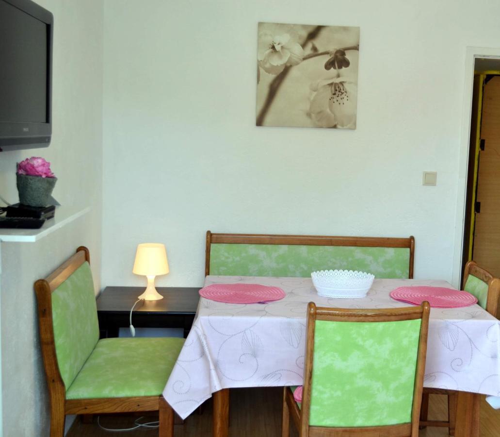 Apartman Basic 普拉 外观 照片